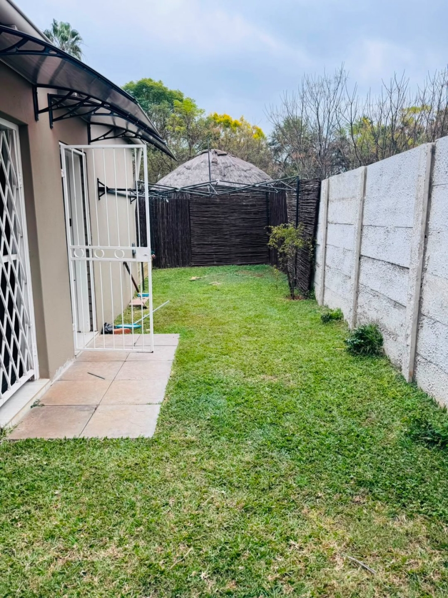 To Let 2 Bedroom Property for Rent in Meerhof North West
